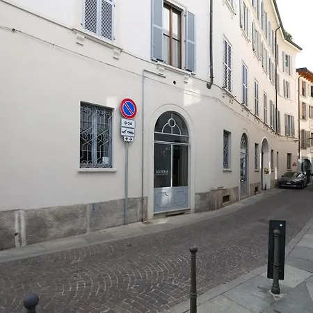 Charming 5 Vie Apt. Milan Center-3